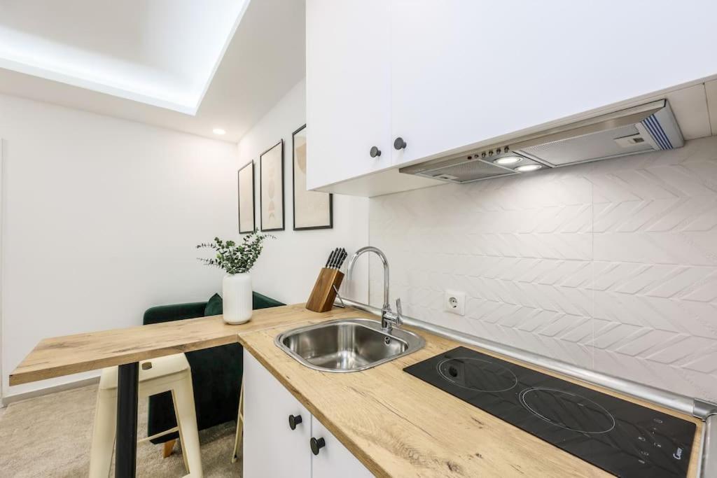 Luxe Apartment In Tetuan Madrid Exterior photo